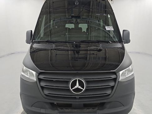Used 2024 Mercedes-Benz Sprinter 2500 image 2