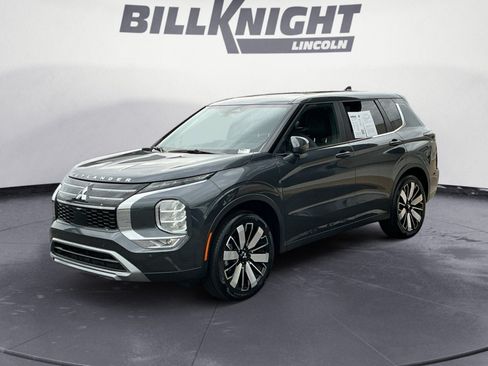 Used 2025 Mitsubishi Outlander SE FWD image 1