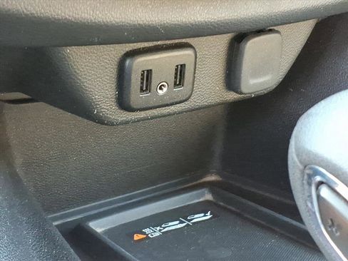 Used 2023 Chevrolet Traverse LT image 27