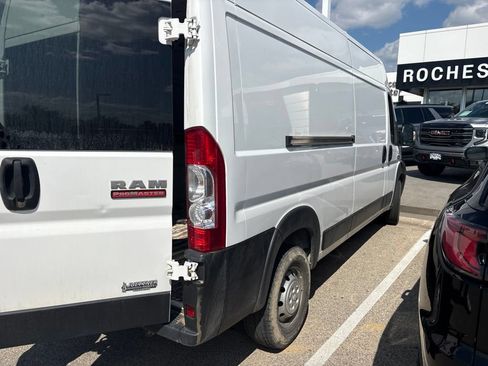 Used 2022 RAM ProMaster 2500 w/ Convenience Group FWD image 4