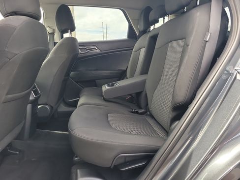 Used 2025 Kia Sportage LX FWD image 11