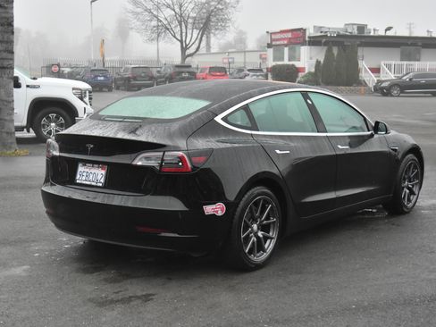 Used 2019 Tesla Model 3 Standard Range image 8
