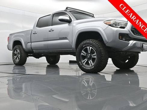 Used 2016 Toyota Tacoma TRD Sport image 42