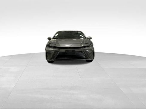 Used 2025 Toyota Camry XLE w/ Premium Plus Package AWD/4WD image 4