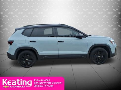 Used 2025 Volkswagen Taos SE FWD image 4