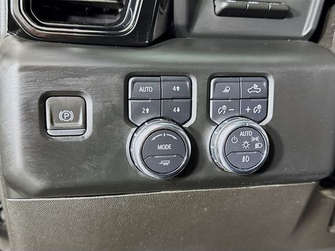 Used 2024 GMC Sierra 3500 AT4 w/ AT4 Premium Plus Package AWD/4WD image 19