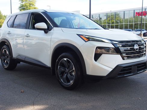 Used 2026 Nissan Rogue SV image 1