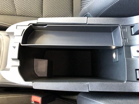 Used 2024 GMC Terrain SLE image 24