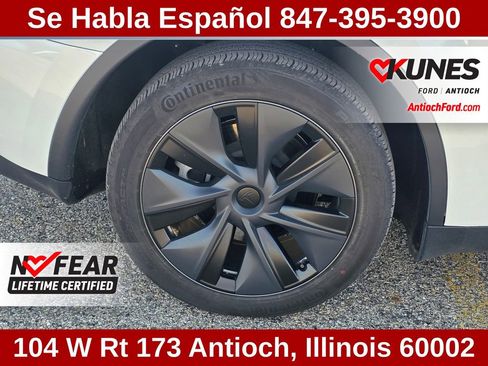 Used 2024 Tesla Model Y Long Range AWD/4WD image 12