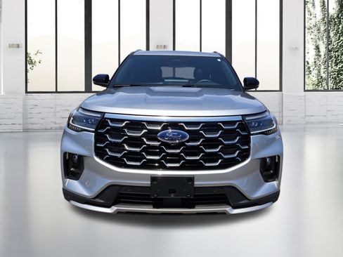Used 2025 Ford Explorer Platinum w/ Ultimate Package AWD/4WD image 8