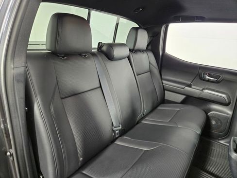 Used 2019 Toyota Tacoma TRD Off-Road image 17
