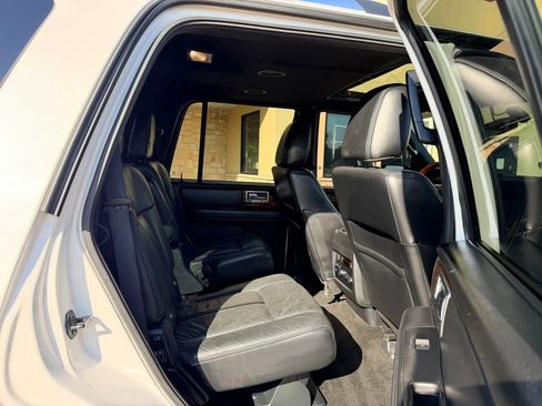 Used 2016 Lincoln Navigator Select AWD/4WD image 13