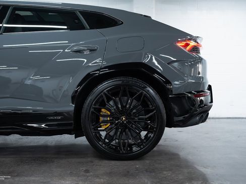 New 2025 Lamborghini Urus SE image 10