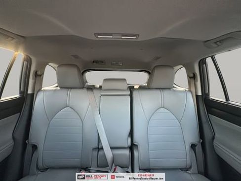 New 2026 Toyota Highlander XLE image 18
