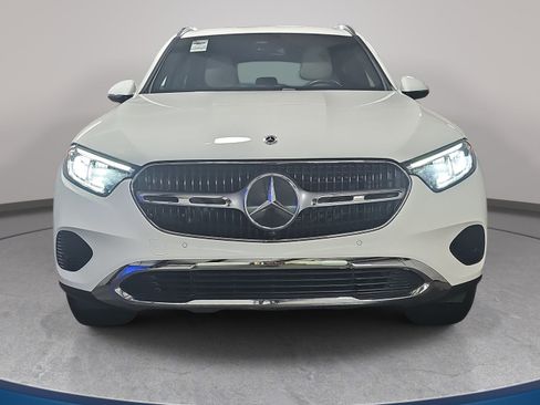 Used 2025 Mercedes-Benz GLC 300 4MATIC image 2