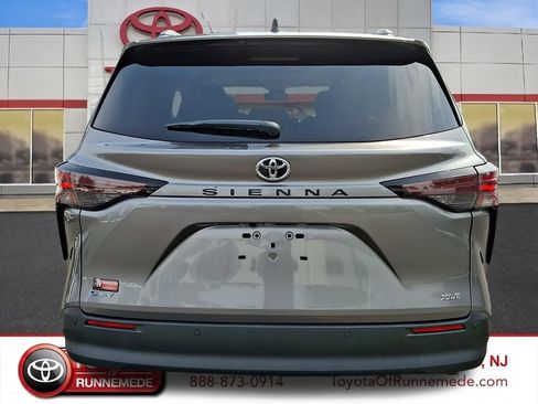 Used 2026 Toyota Sienna XLE FWD image 5