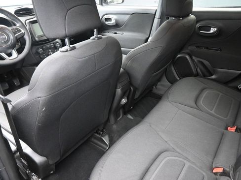 Used 2021 Jeep Renegade Latitude image 10