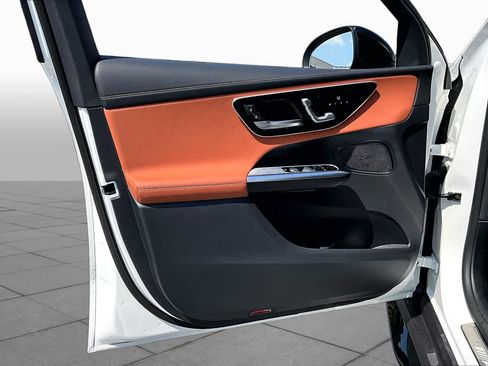 Certified 2025 Mercedes-Benz GLC 43 AMG 4MATIC image 22