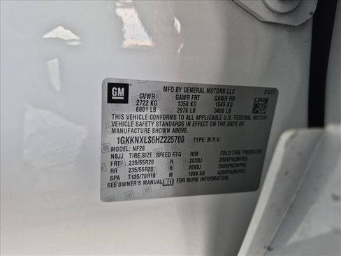 Used 2017 GMC Acadia Denali w/ Technology Package AWD/4WD image 27