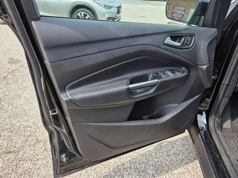 Used 2017 Ford Escape SE w/ Equipment Group 201A FWD image 12