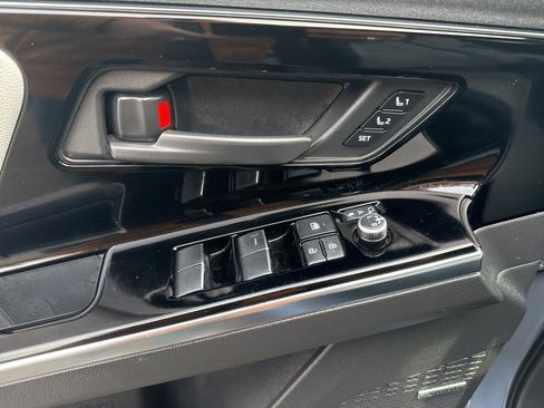 Certified 2023 Subaru Solterra Limited image 12