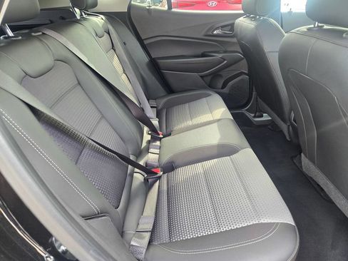 Used 2025 Chevrolet Trax LT FWD image 13