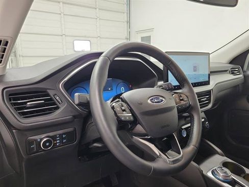 Certified 2025 Ford Escape Platinum image 19