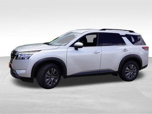 Used 2025 Nissan Pathfinder SV FWD image 10