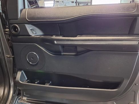 Used 2019 Ford Expedition XLT w/ Equipment Group 202A AWD/4WD image 13