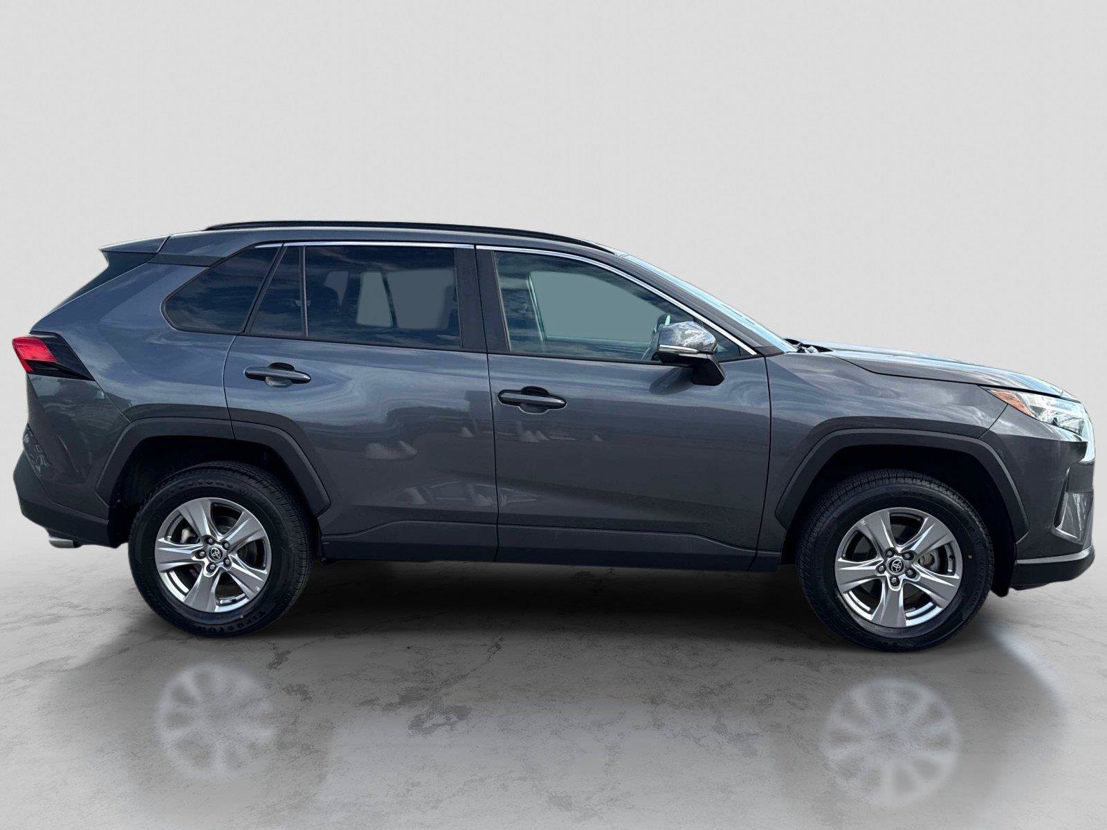 Used 2024 Toyota RAV4 XLE FWD image 4