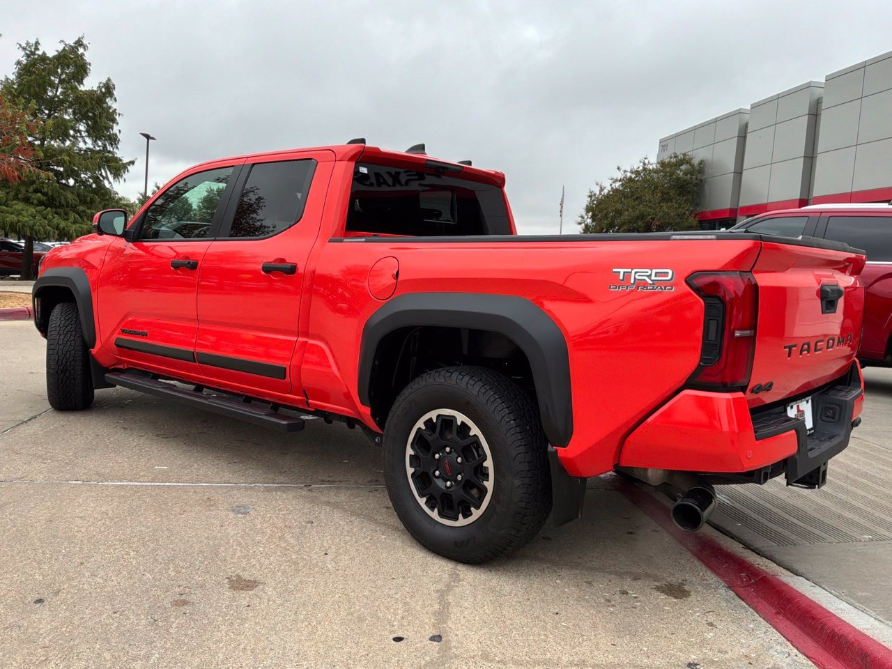 Used 2024 Toyota Tacoma TRD Off-Road w/ TRD Off Road Premium Package AWD/4WD image 8