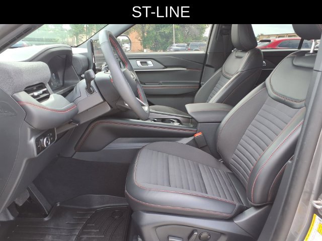Used 2026 Ford Explorer ST-Line w/ ST-Line Street Pack RWD image 17