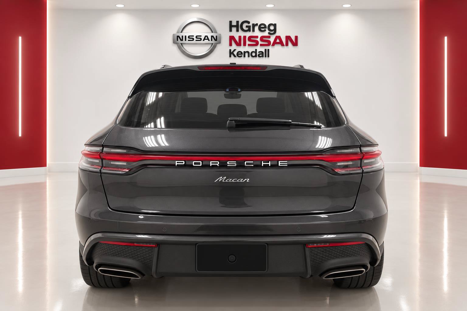 Used 2025 Porsche Macan w/ Premium Package Plus AWD/4WD image 6