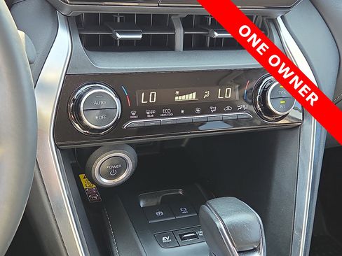 Used 2024 Toyota Venza LE AWD/4WD image 19