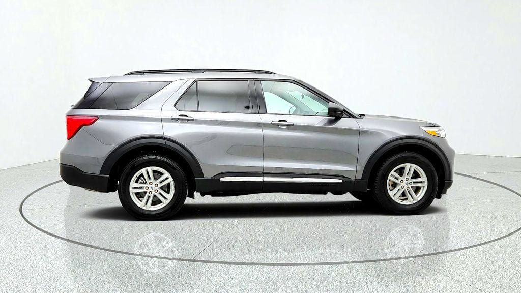 Used 2024 Ford Explorer XLT w/ Equipment Group 202A AWD/4WD image 4