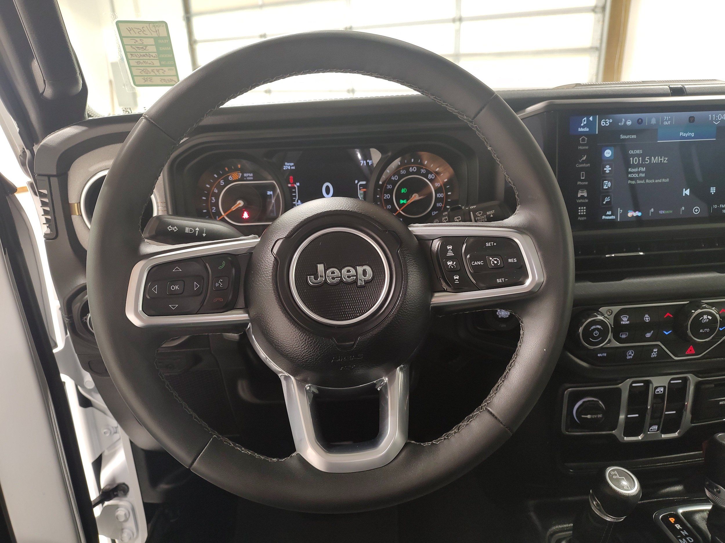 Used 2025 Jeep Wrangler Unlimited Sahara AWD/4WD image 5