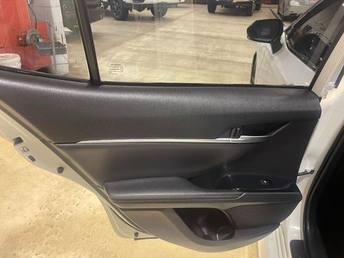 Used 2019 Toyota Camry XSE image 18