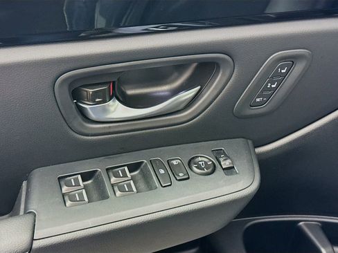 Certified 2025 Honda Pilot Touring image 17