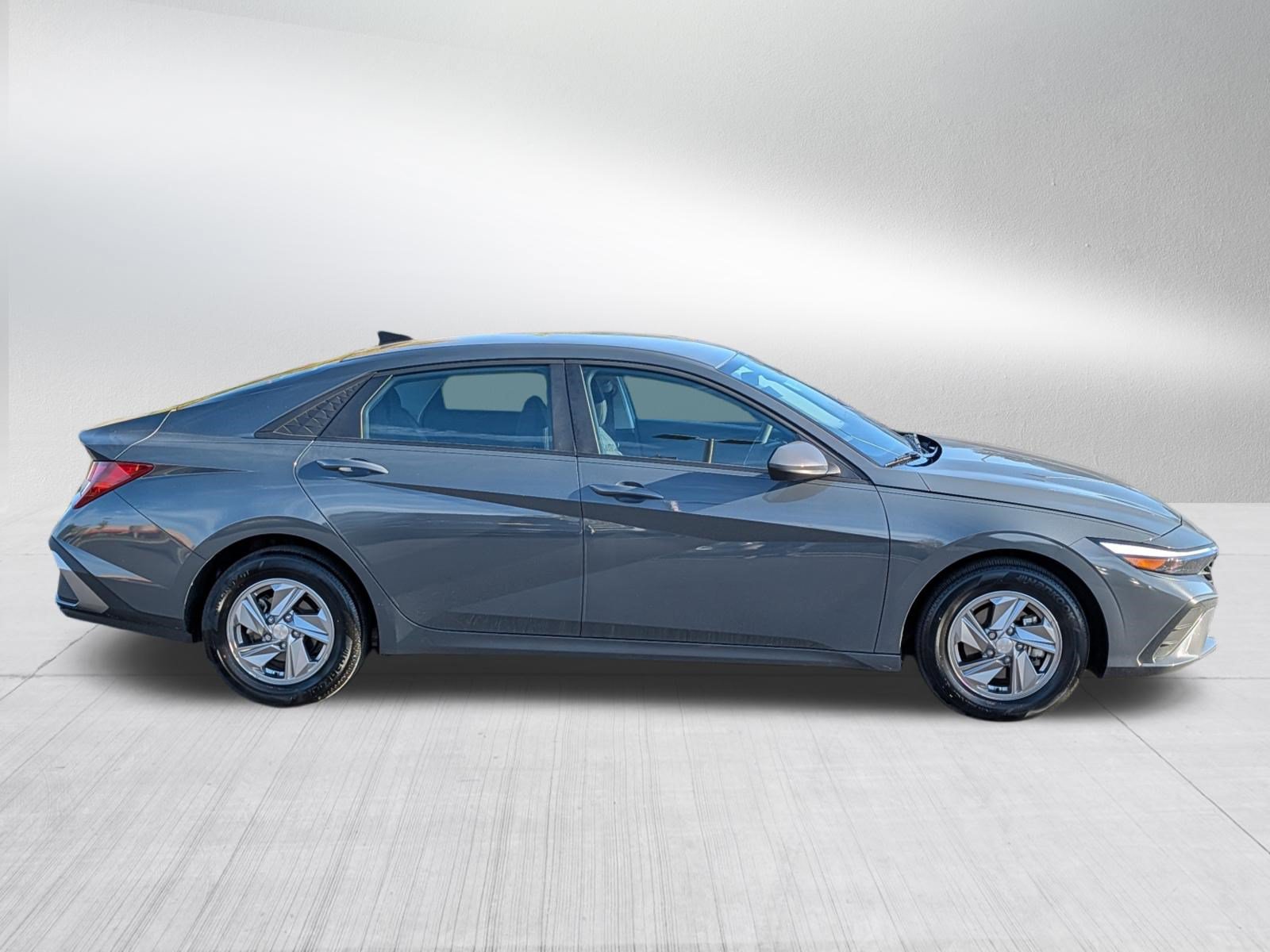 Used 2024 Hyundai Elantra SE FWD image 8