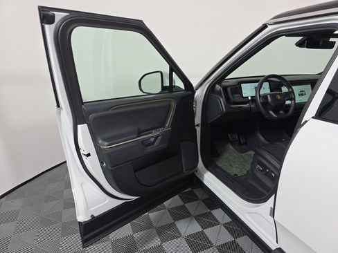 Used 2025 Rivian R1S Adventure Dual AWD/4WD image 16