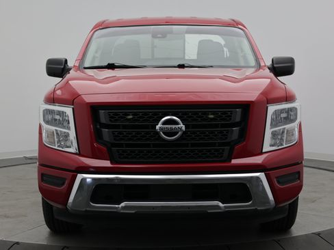 Used 2022 Nissan Titan SV RWD image 2