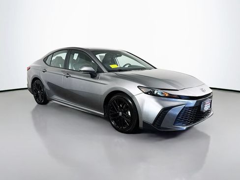Used 2025 Toyota Camry SE FWD image 10