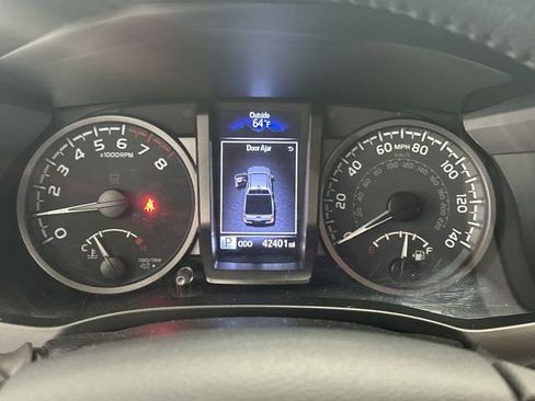 Used 2020 Toyota Tacoma TRD Sport image 13