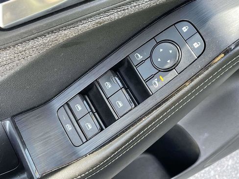 Used 2023 Nissan Rogue SV image 16