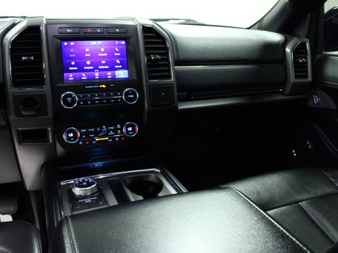 Used 2020 Ford Expedition XLT w/ Equipment Group 202A RWD image 20