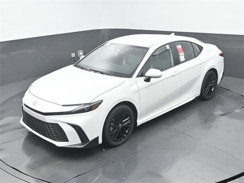 New 2026 Toyota Camry SE image 30
