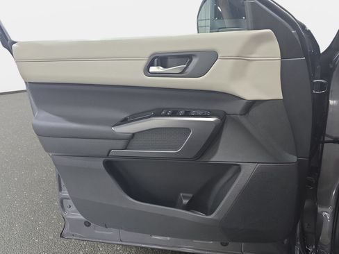 New 2026 Nissan Pathfinder SL FWD image 26