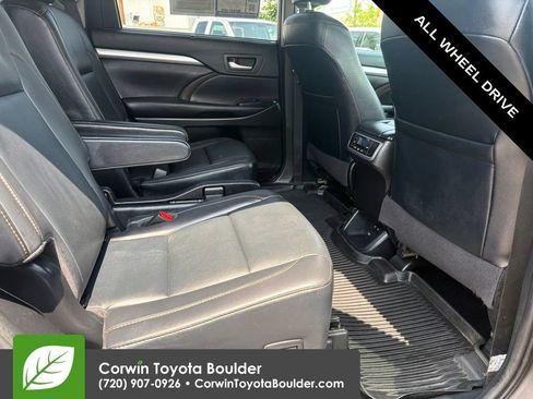 Used 2019 Toyota Highlander XLE w/ Carpet Mat Package (TMS) AWD/4WD image 14