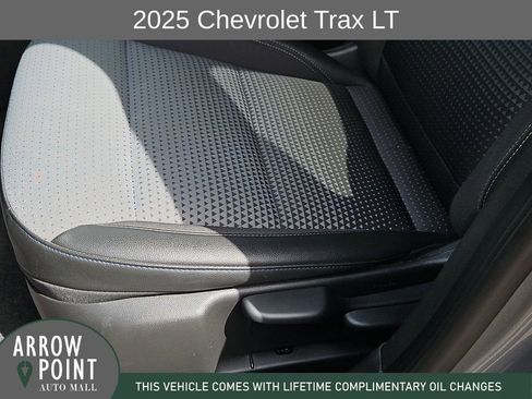 Used 2025 Chevrolet Trax LT FWD image 23