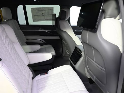 New 2025 Cadillac Escalade IQ Sport 1 w/ LPO, ONYX Package AWD/4WD image 18
